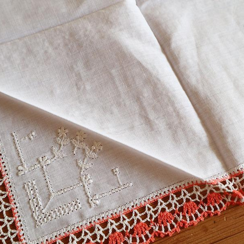 ドイツの手仕事/エジング手編みレースと刺繍のハンカチ (ヴィンテージ