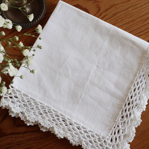 ドイツの手仕事/白糸 エジング手編みレース ハンカチ コットン生地