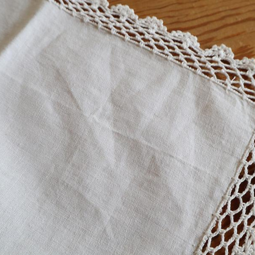 ドイツの手仕事/白糸 エジング手編みレース ハンカチ コットン生地