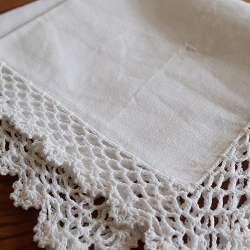 ドイツの手仕事/白糸 エジング手編みレース ハンカチ コットン生地