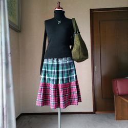 チェックの三段ティアードスカート　グリーン＆レッド 1枚目の画像
