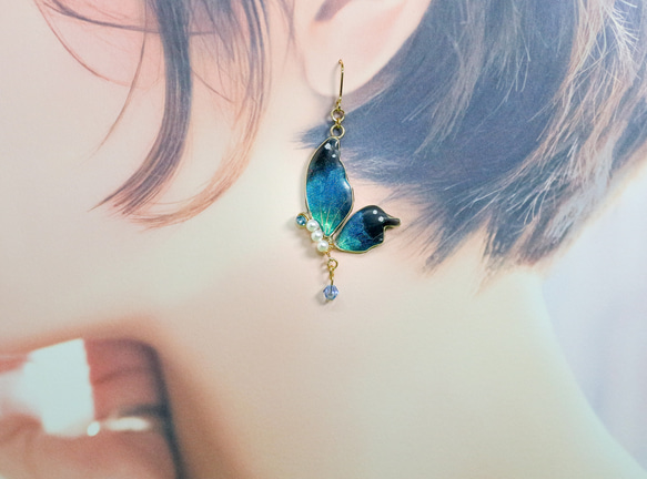 藍綠幻彩螢光手工金屬線半蝴蝶耳環 第6張的照片