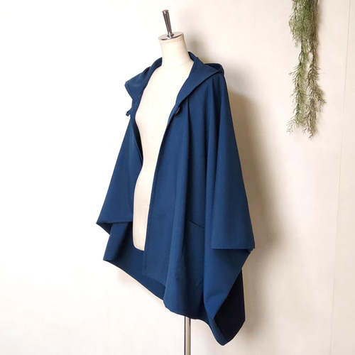 ブルーのバイカラーポンチョ ～ コート コスプレ ケープ マント