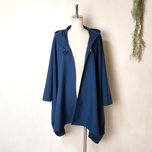 ブルーのバイカラーポンチョ ～ コート コスプレ ケープ マント