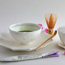 桜の抹茶碗　砂糖衣の抹茶茶碗桜枝　布袋と手描きの桐箱入り砂糖衣（アイシング）のような質感の 釉薬に覆われた桜 10枚目の画像