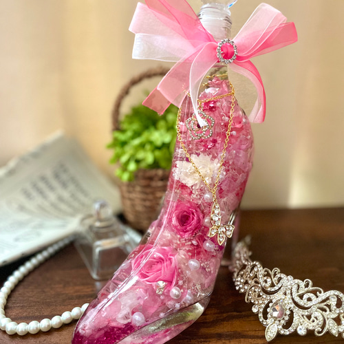 ご依頼を頂いてから制作致します。シンデレラシュー｡:°ஐガラスの靴