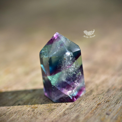 魅惑の縞模様☆虹入り☆フローライト ポイント151 天然石 Funky garuda