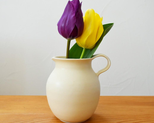 ピッチャー型の花瓶 クリームマット 一輪挿し・花瓶・花器 tousai-meru