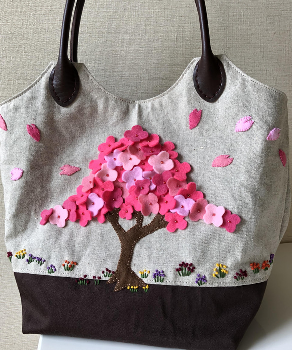 ”春”　桜満開＊刺繍・フクロウ＊アップリケ・トートバッグ 1枚目の画像