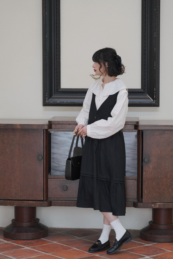 黑色V領系帶亞麻背心裙|洋裝|春款|亞麻|Sora-891 第11張的照片