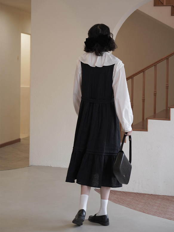 黑色V領系帶亞麻背心裙|洋裝|春款|亞麻|Sora-891 第7張的照片