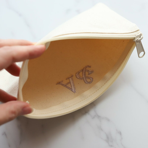 イニシャル刺繍／フラットポーチsize2種 タッセルありなし選べ