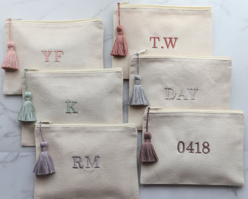 イニシャル刺繍/フラットポーチsize2種 タッセルありなし選べ イニシャル刺繍/フラットポーチsize2種 タッセルありなし選べ