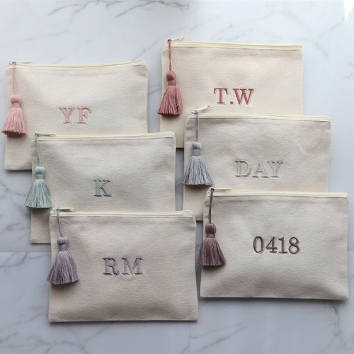 emily♡ ウエイト枠 刺繍イニシャルポーチ♡ イニシャル刺繍／フラットポーチsize2種 タッセルありなし選べ