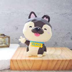 世界平和より YA ミックス 犬 かわいい 癒し 手作り 小木彫り 人形 ペン立て 花犬 飾り 1枚目の画像