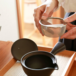 新年のお迎え準備に「軽くて茶葉の捨てやすい急須」愛知県常滑産・かご網付き急須・260cc 8枚目の画像