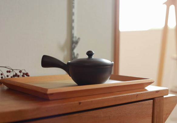 新年のお迎え準備に「軽くて茶葉の捨てやすい急須」愛知県常滑産・かご網付き急須・260cc 2枚目の画像