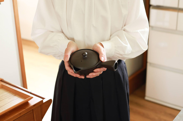 新年のお迎え準備に「軽くて茶葉の捨てやすい急須」愛知県常滑産・かご網付き急須・260cc 5枚目の画像