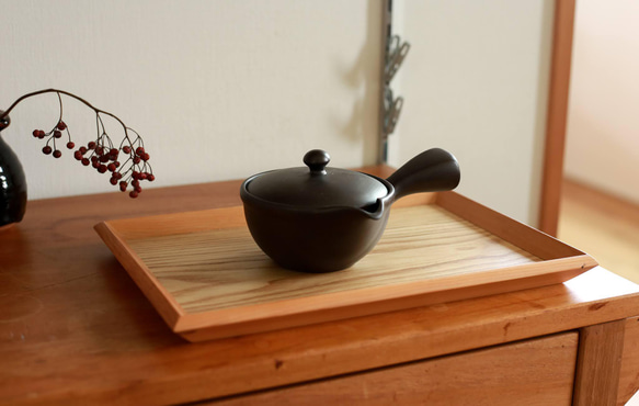 新年のお迎え準備に「軽くて茶葉の捨てやすい急須」愛知県常滑産・かご網付き急須・260cc 1枚目の画像