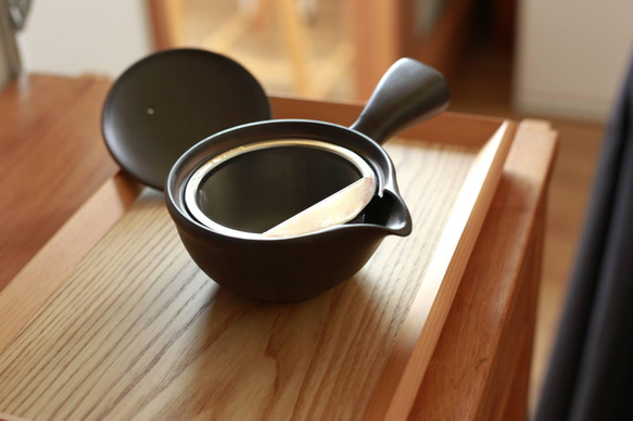 新年のお迎え準備に「軽くて茶葉の捨てやすい急須」愛知県常滑産・かご網付き急須・260cc 7枚目の画像