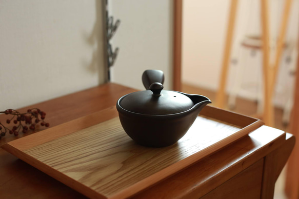 新年のお迎え準備に「軽くて茶葉の捨てやすい急須」愛知県常滑産・かご網付き急須・260cc 3枚目の画像