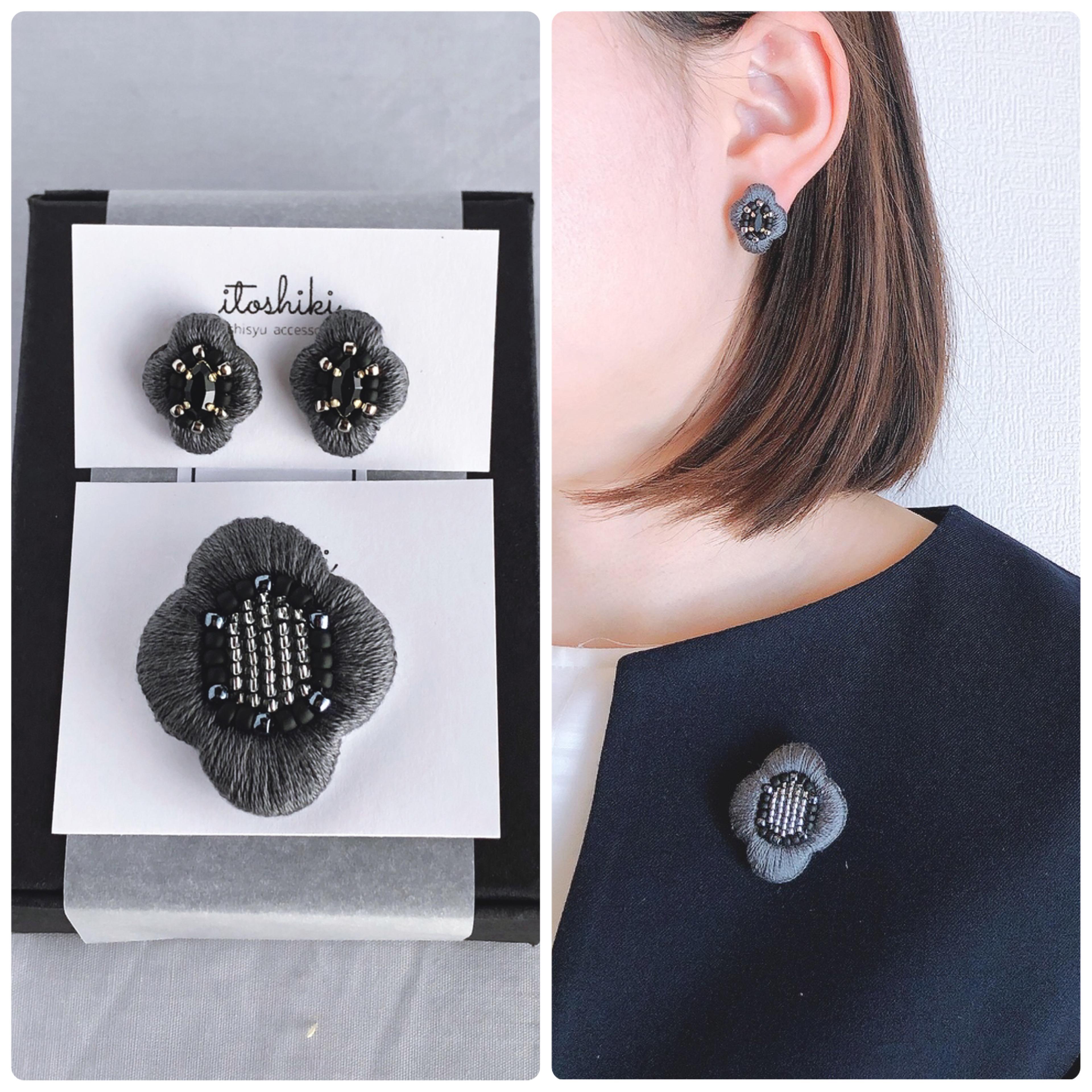 【ギフト2点セット】mirror/上品さ漂うブローチとピアス/イヤリングのセット［ブラック］