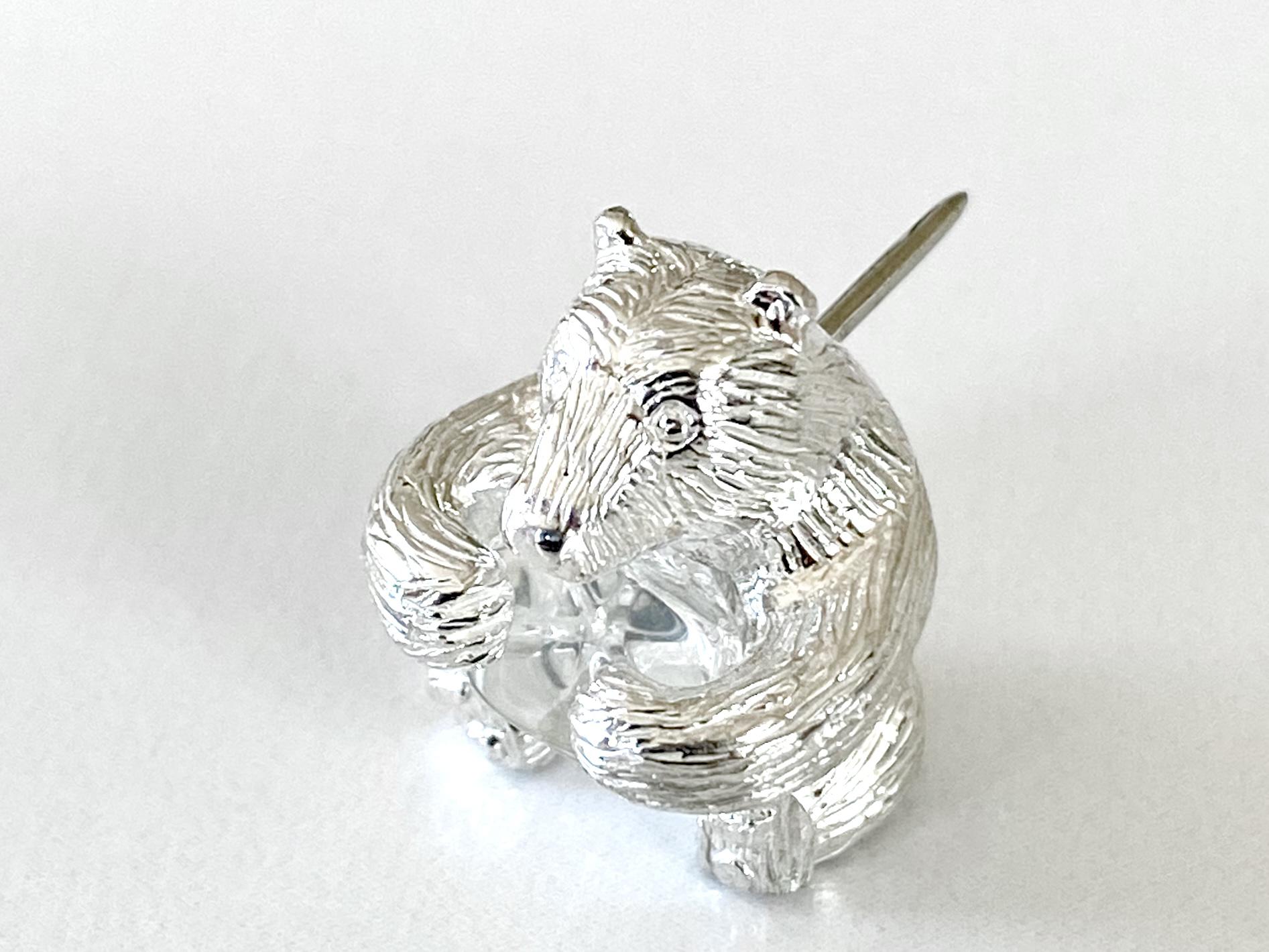 北極熊と水晶のピンブローチ