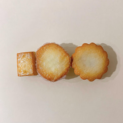 お菓子屋さんのクッキーバレッタ(小)★こんがり焼き色/樹脂粘土/アクリル絵の具/パン好き 1枚目の画像