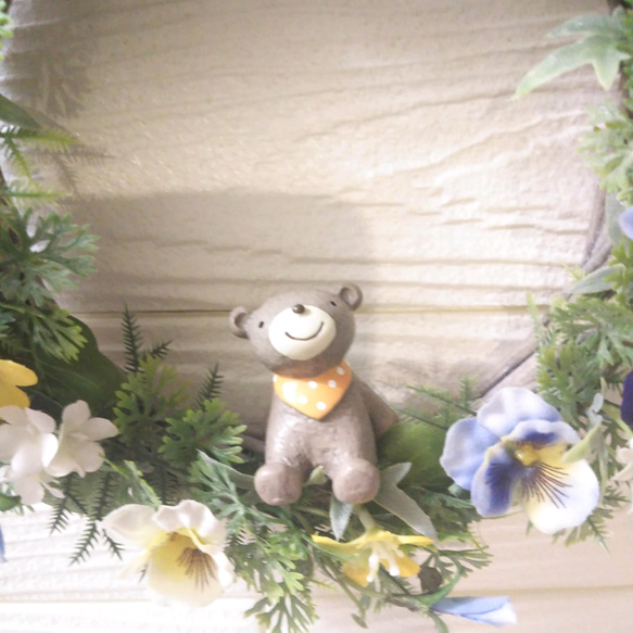 パンジー と 小花 の グリーンリース クマ 3枚目の画像