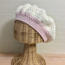 コットンのベレー帽　バイカラー　手編み　オフホワイト×ピンク 2枚目の画像