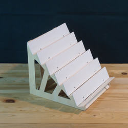 パタポンな木製什器　33㎝６段ナナメ棚ちょっとゆったり 1枚目の画像