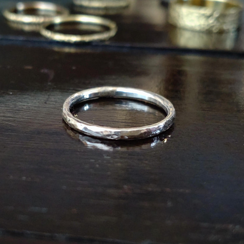 1.5mm幅 凸凹 槌目の輝く 極細丸線 シルバーリング silver950 1.5mm幅 凸凹 槌目の輝く 極細丸線 シルバーリング silver950