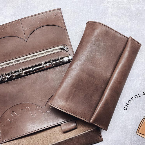 半額SALE⬇︎くるむ。デザイン//本革システム手帳 バイブルサイズ