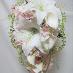 桜、カサブランカ、カラーのキャスケードブーケ♪ブートニア付き♪生花みたいに綺麗な造花です♪高品質なのに安い 4枚目の画像