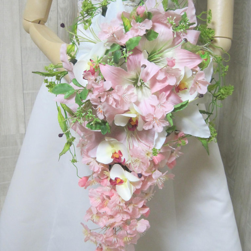 桜・カサブランカ、胡蝶蘭のキャスケードブーケ♪ブートニア付き♪生花 