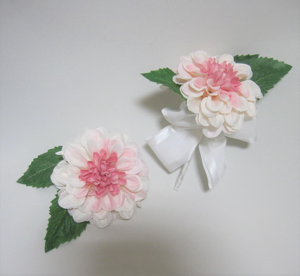 ダリア、カサブランカ、胡蝶蘭のキャスケードブーケ♪ブートニア付き♪生花みたいに綺麗な造花です♪高品質なのに安い 6枚目の画像