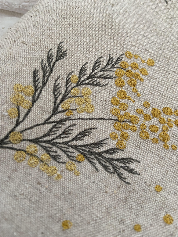 ミモザ刺繍❤︎サコッシュ 4枚目の画像