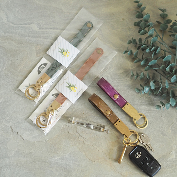 ★お得なペアセット★ 選べるカラー＆名入れ対応！こだわり金具の本革キーホルダー（ロロマレザー） 1枚目の画像