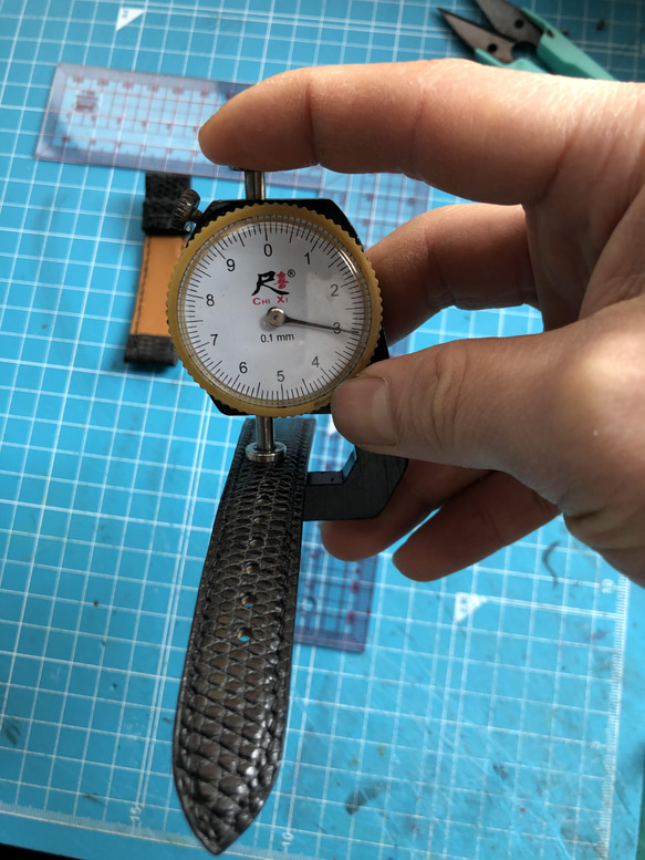 トカゲ革腕時計ベルト 手縫い手作り時計ベルト プレゼントにはおすすめ致します 男女時計ベルト 7枚目の画像