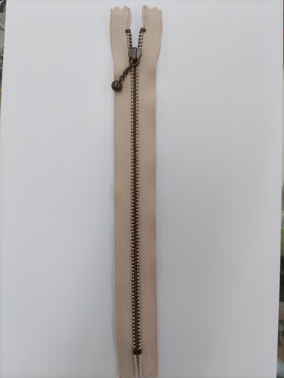 20cmファスナー1本　バッグ・ポーチ用　玉つきファスナー　アンティークゴールド 2枚目の画像