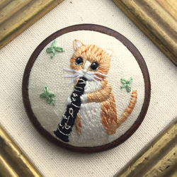 茶トラ猫とクラリネット♫刺繍ブローチ☆動物楽器シリーズ8 2枚目の画像