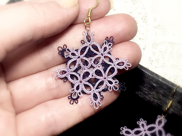 《tatting》絹糸レース×伝統色　襲の色目『白藤』　ふた色かさねピアス/イヤリング 5枚目の画像