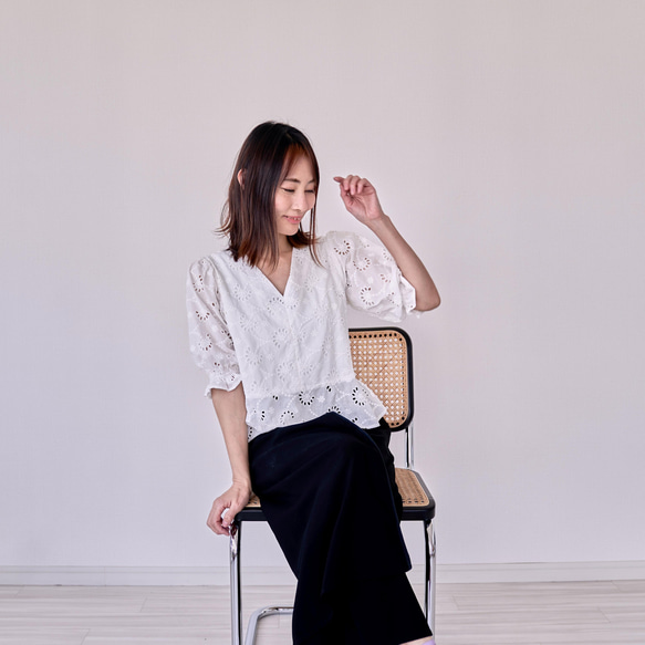 Morino Gakko 扇貝邊蕾絲捲袖上衣【白】短袖蕾絲上衣 第13張的照片