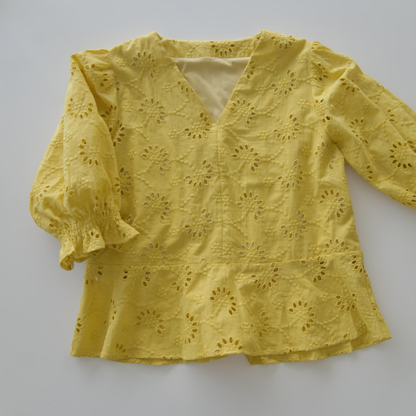 Morino Gakkou 扇形花邊捲袖襯衫【金絲雀黃】短袖蕾絲襯衫 第11張的照片