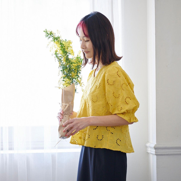 Morino Gakkou 扇形花邊捲袖襯衫【金絲雀黃】短袖蕾絲襯衫 第5張的照片