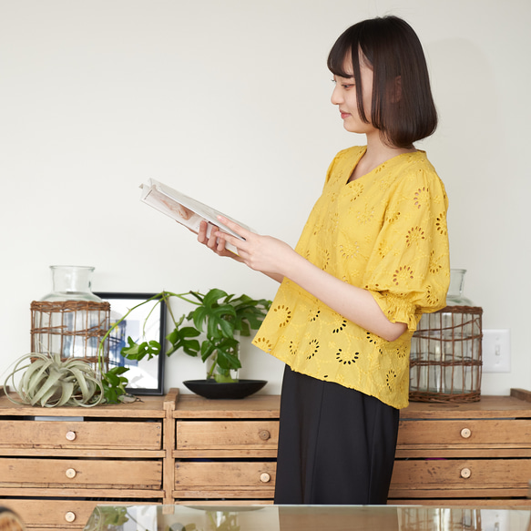 Morino Gakkou 扇形花邊捲袖襯衫【金絲雀黃】短袖蕾絲襯衫 第18張的照片