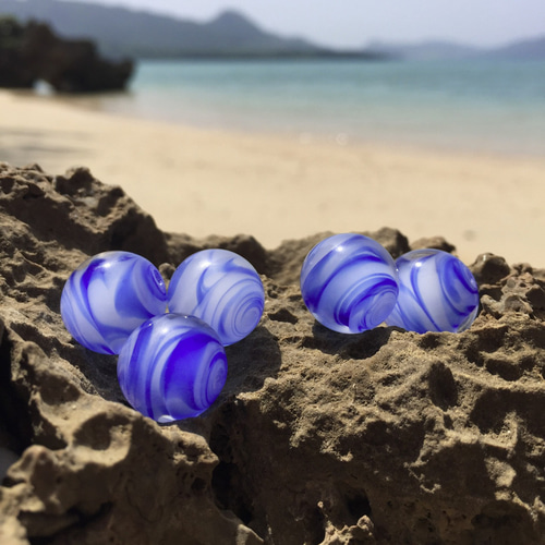 金魚ピアス とんぼ玉 14KGF 大阪ガラス工芸 青 ブルー ピアス（フック