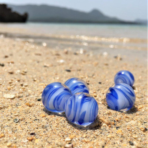 金魚ピアス とんぼ玉 14KGF 大阪ガラス工芸 青 ブルー ピアス（フック