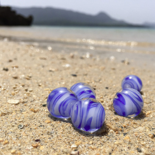 金魚ピアス とんぼ玉 14KGF 大阪ガラス工芸 青 ブルー ピアス（フック