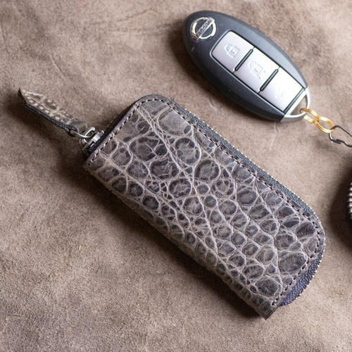 ワニ革模様に仕上げた 4連キーケース スマートキー クロコエンボス